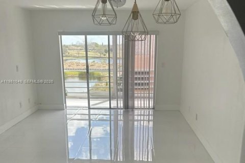 Condominio en alquiler en Sunrise, Florida, 1 dormitorio, 67.35 m2 № 2044231 - foto 5