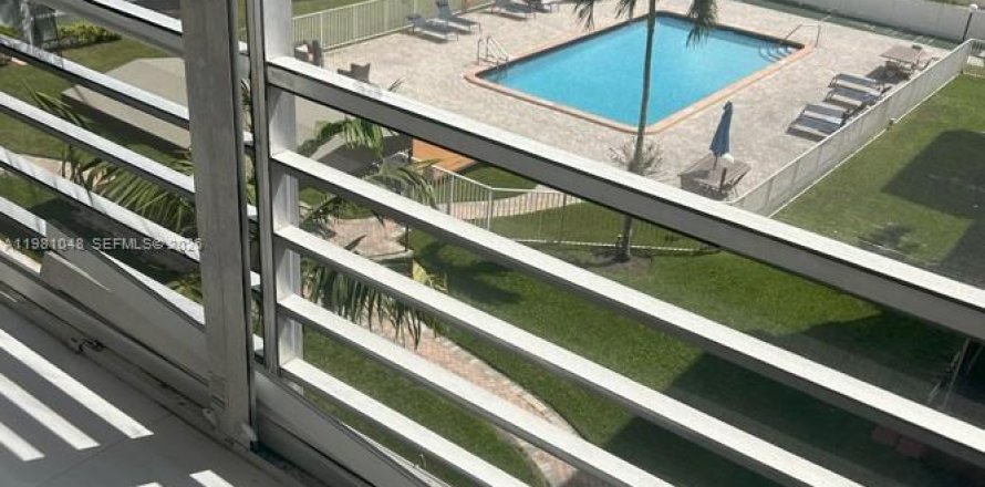 Condominio en Sunrise, Florida, 1 dormitorio  № 2044231