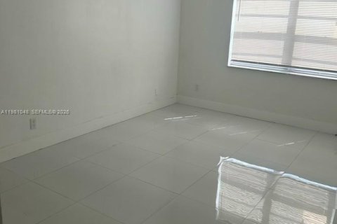 Condominio en alquiler en Sunrise, Florida, 1 dormitorio, 67.35 m2 № 2044231 - foto 4