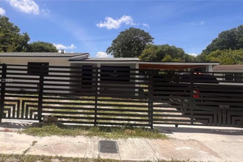Casa en venta en Fort Lauderdale, Florida, 3 dormitorios, 113.71 m2 № 1889790 - foto 1