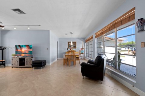 Villa ou maison à vendre à Cutler Bay, Floride: 4 chambres, 164.62 m2 № 2186870 - photo 8