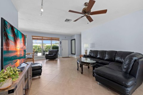 Villa ou maison à vendre à Cutler Bay, Floride: 4 chambres, 164.62 m2 № 2186870 - photo 5