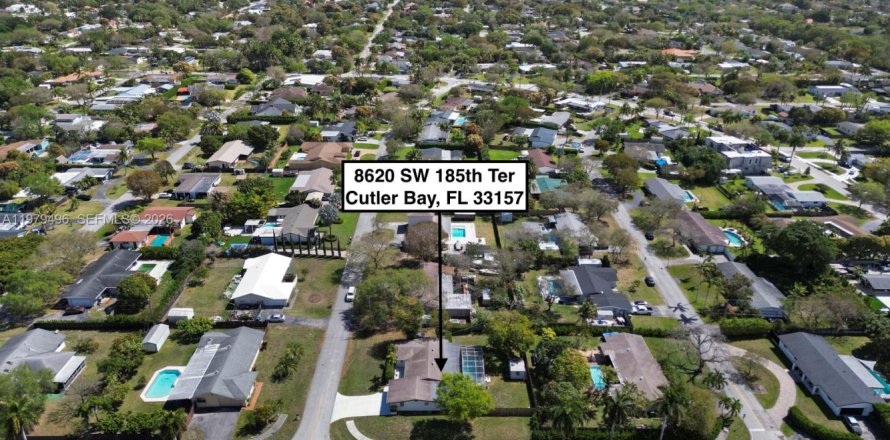 Villa ou maison à Cutler Bay, Floride 4 chambres, 164.62 m2 № 2186870