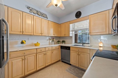 Villa ou maison à vendre à Cutler Bay, Floride: 4 chambres, 164.62 m2 № 2186870 - photo 11