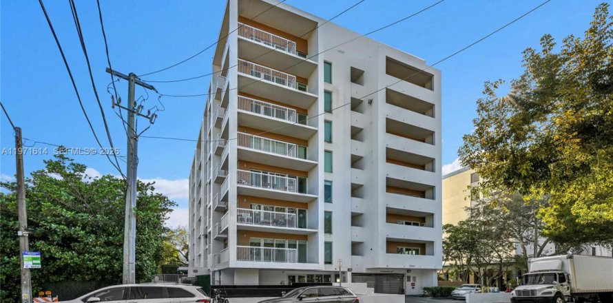 Condominio en Miami, Florida, 1 dormitorio  № 2032506