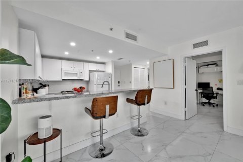 Condominio en venta en Miami, Florida, 1 dormitorio, 58.44 m2 № 2032506 - foto 5