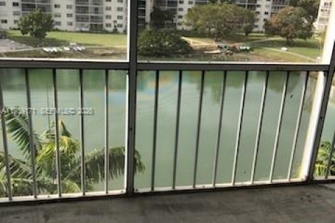 Купить кондоминиум в Авентура, Флорида 2 спальни, 89.65м2, № 1997650 - фото 2