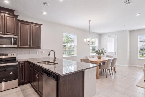 Touwnhouse à vendre à Orlando, Floride: 3 chambres, 148.83 m2 № 2288092 - photo 5