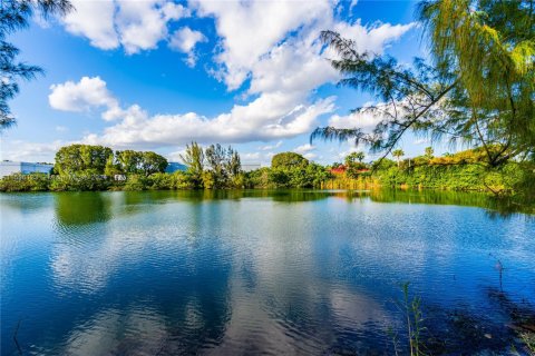 Propiedad comercial en alquiler en Doral, Florida № 1079632 - foto 1