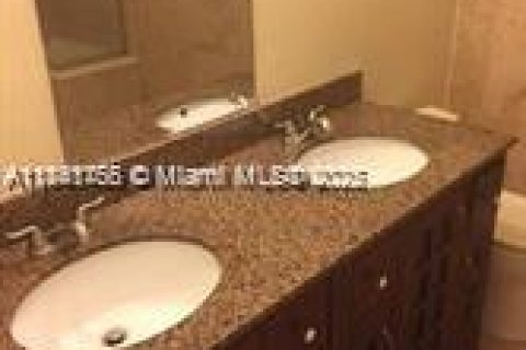 Condominio en venta en Tamarac, Florida, 2 dormitorios, 103.12 m2 № 1833854 - foto 13