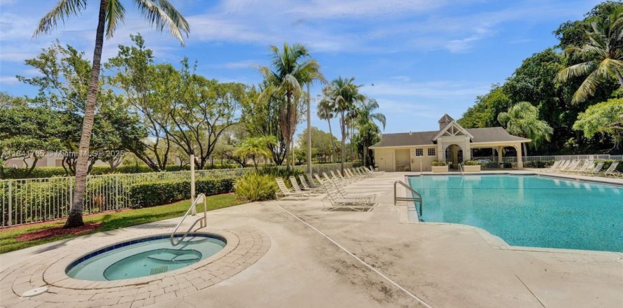 Condominio en Tamarac, Florida, 2 dormitorios № 1833854
