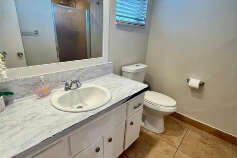 Condo in Miami, Florida, 1 bedroom  № 2027121 - photo 20
