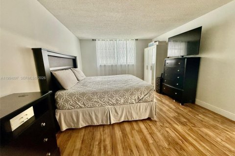 Condo in Miami, Florida, 1 bedroom  № 2027121 - photo 11