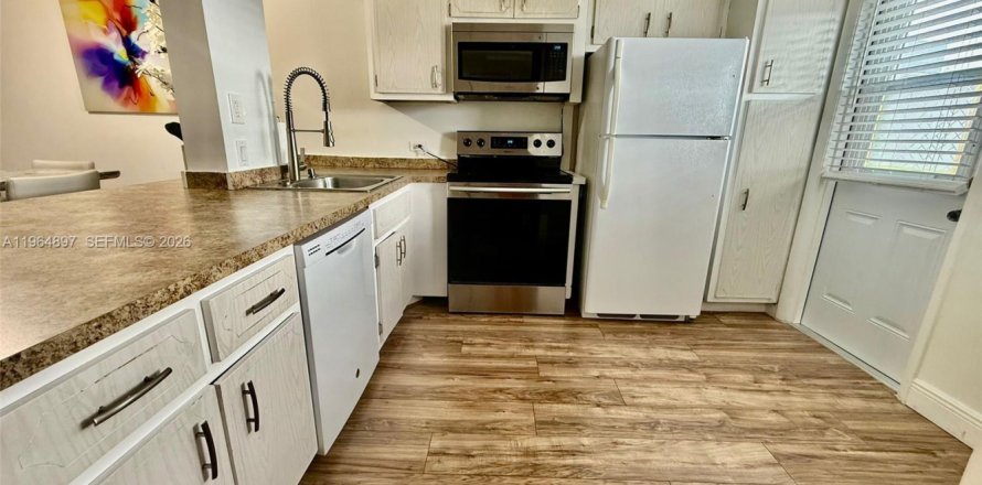 Condo in Miami, Florida, 1 bedroom  № 2027121