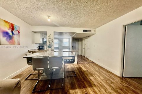 Condo in Miami, Florida, 1 bedroom  № 2027121 - photo 7