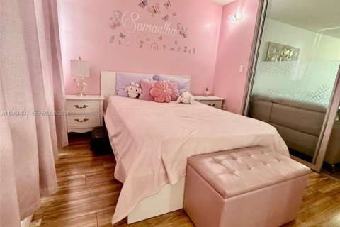 Condo in Miami, Florida, 1 bedroom  № 2027121 - photo 17