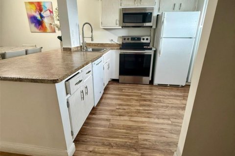 Condo in Miami, Florida, 1 bedroom  № 2027121 - photo 2