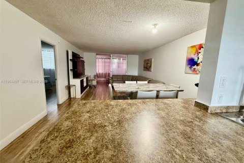 Condo in Miami, Florida, 1 bedroom  № 2027121 - photo 5