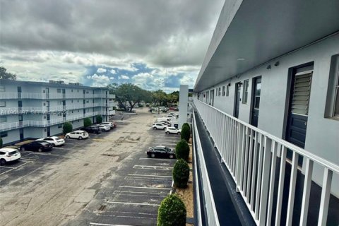 Condo in Miami, Florida, 1 bedroom  № 2027121 - photo 22