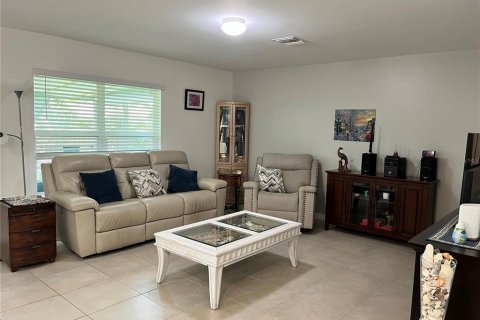 House in Port Charlotte, Florida 3 bedrooms, 127 sq.m. № 1855921 - photo 9