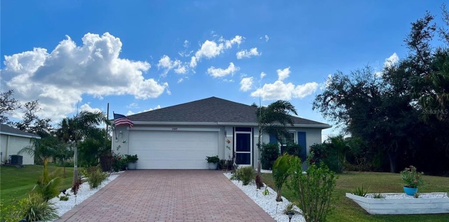 House in Port Charlotte, Florida 3 bedrooms, 127 sq.m. № 1855921