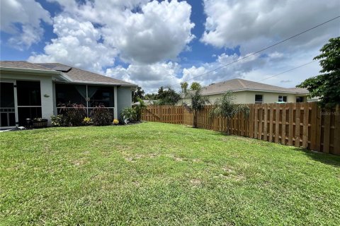House in Port Charlotte, Florida 3 bedrooms, 127 sq.m. № 1855921 - photo 20