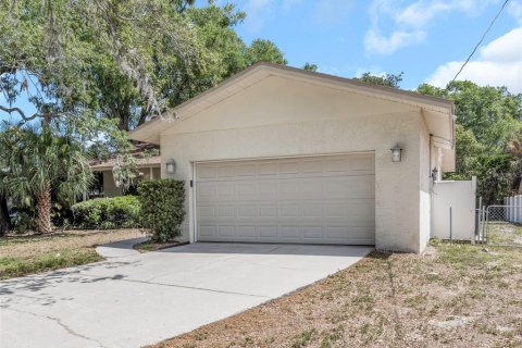 House in Tarpon Springs, Florida 3 bedrooms, 161.84 sq.m. № 2124411 - photo 2