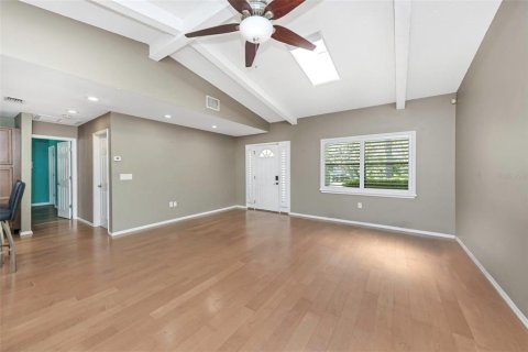 House in Tarpon Springs, Florida 3 bedrooms, 161.84 sq.m. № 2124411 - photo 8