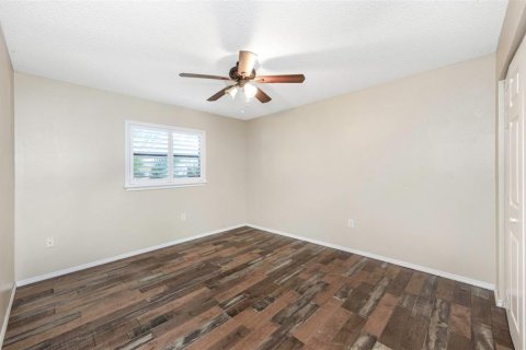 House in Tarpon Springs, Florida 3 bedrooms, 161.84 sq.m. № 2124411 - photo 23