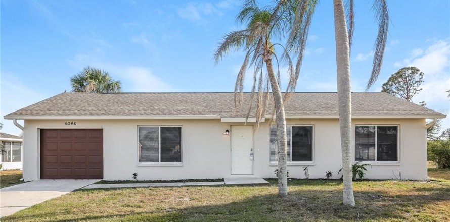 Villa ou maison à Port Charlotte, Floride 3 chambres, 131.36 m2 № 2100287