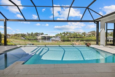 House in Parrish, Florida 4 bedrooms, 391.03 sq.m. № 2119080 - photo 2