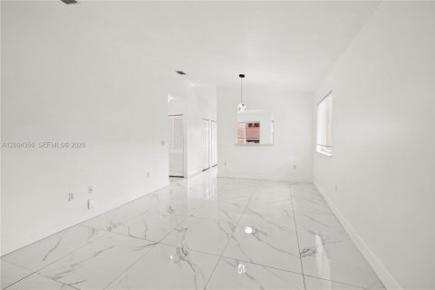 Condo in Pembroke Pines, Florida, 3 bedrooms  № 2068471 - photo 3