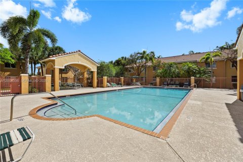 Condo à Pembroke Pines, Floride, 3 chambres  № 2068471