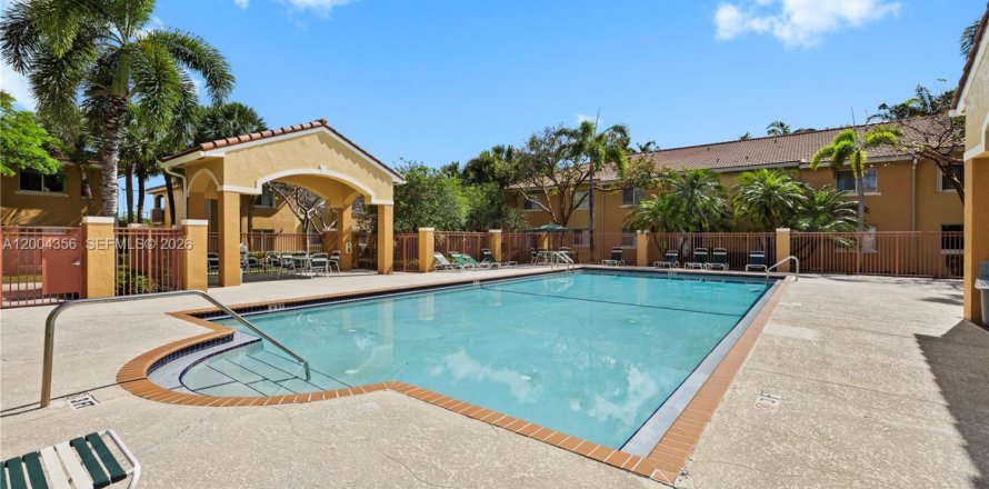 Condominio en Pembroke Pines, Florida, 3 dormitorios  № 2068471