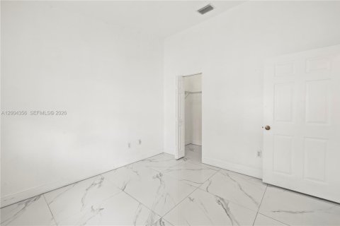 Condo in Pembroke Pines, Florida, 3 bedrooms  № 2068471 - photo 17