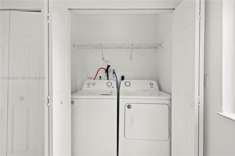 Condo in Pembroke Pines, Florida, 3 bedrooms  № 2068471 - photo 9