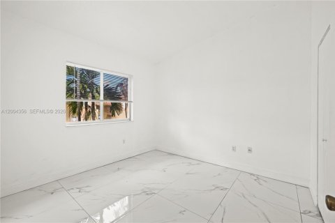 Condo in Pembroke Pines, Florida, 3 bedrooms  № 2068471 - photo 16