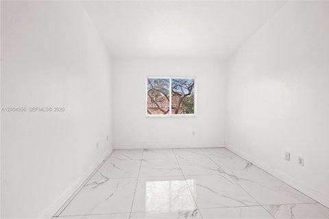 Condo in Pembroke Pines, Florida, 3 bedrooms  № 2068471 - photo 13