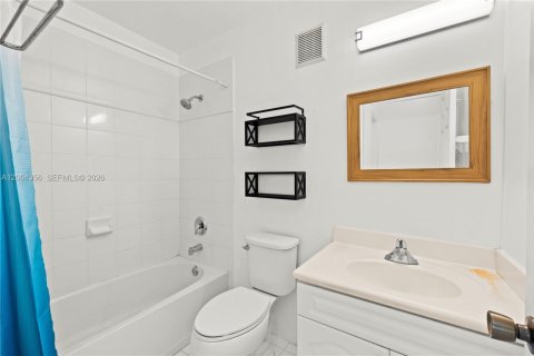 Condo in Pembroke Pines, Florida, 3 bedrooms  № 2068471 - photo 10