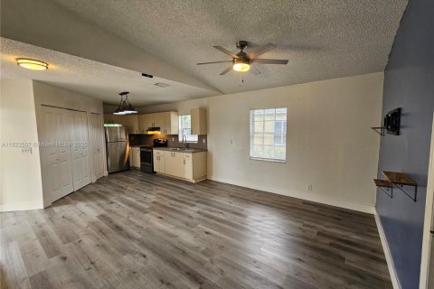 House in Fort Lauderdale, Florida 3 bedrooms, 84.17 sq.m. № 1785883 - photo 4