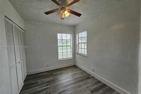 House in Fort Lauderdale, Florida 3 bedrooms, 84.17 sq.m. № 1785883 - photo 9