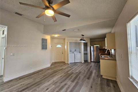 House in Fort Lauderdale, Florida 3 bedrooms, 84.17 sq.m. № 1785883 - photo 6