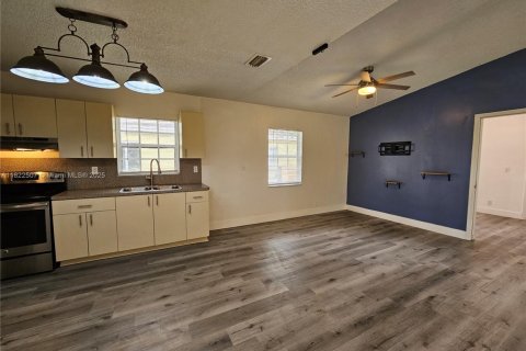 House in Fort Lauderdale, Florida 3 bedrooms, 84.17 sq.m. № 1785883 - photo 8