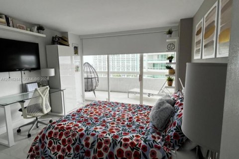 Condo in Miami, Florida, 3 bedrooms  № 2190333 - photo 29