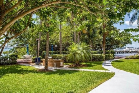 Condo in Miami, Florida, 3 bedrooms  № 2190333 - photo 9