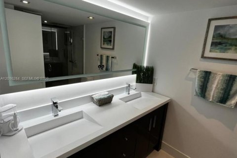 Condo in Miami, Florida, 3 bedrooms  № 2190333 - photo 22