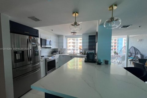 Condo in Miami, Florida, 3 bedrooms  № 2190333 - photo 11