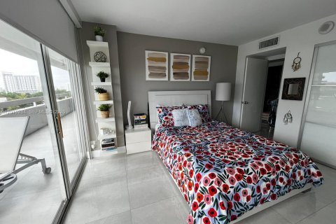 Condo in Miami, Florida, 3 bedrooms  № 2190333 - photo 28