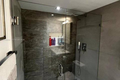 Condo in Miami, Florida, 3 bedrooms  № 2190333 - photo 19