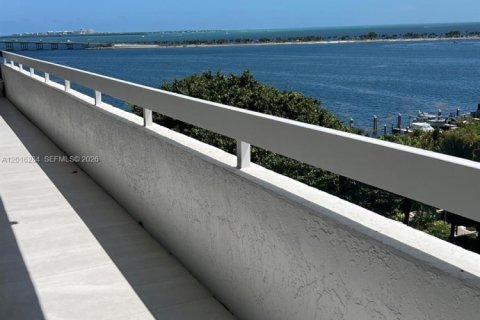 Condo in Miami, Florida, 3 bedrooms  № 2190333 - photo 2